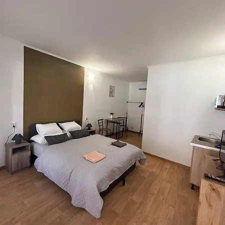 Lola Apartman Eger Exterior photo
