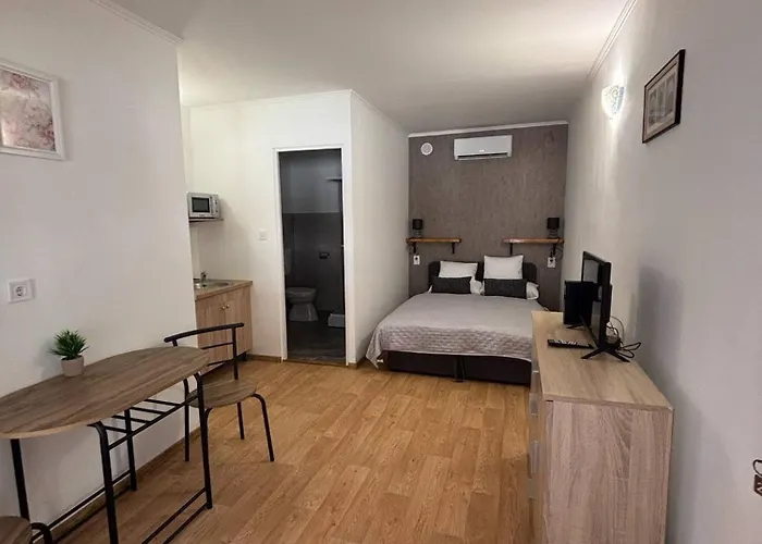 Lola Apartman