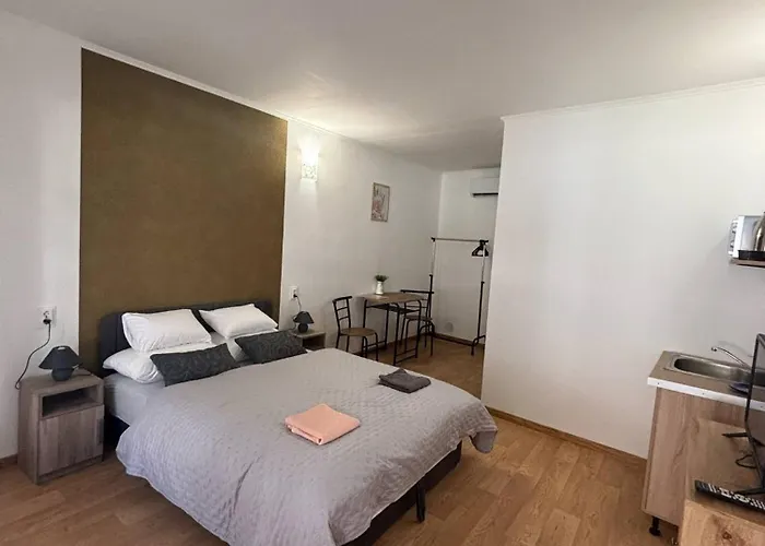 Lola Apartman