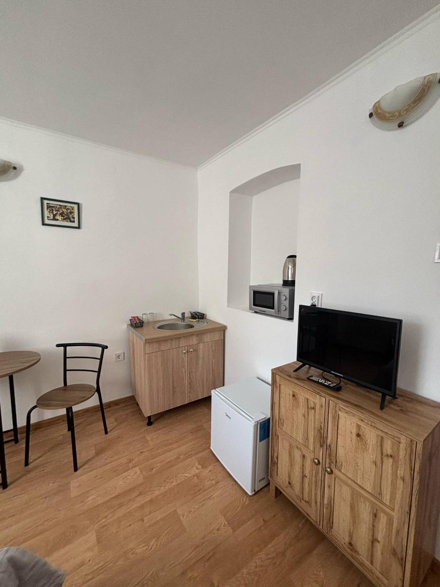 Lola Apartman
