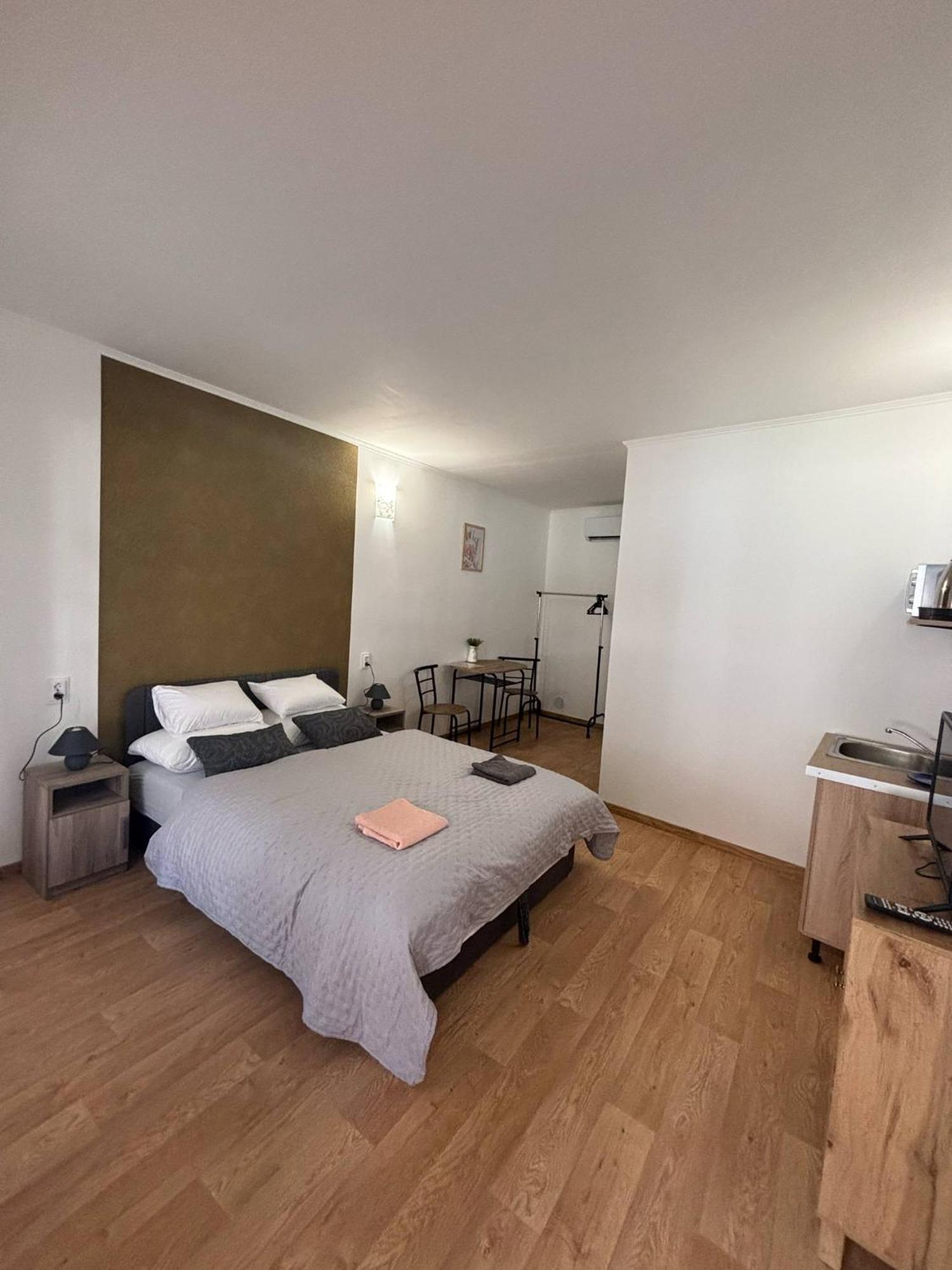 Lola Apartman *